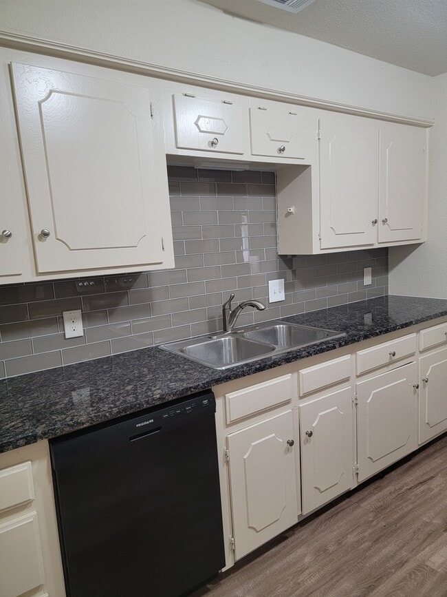 Photo - 613 Woodhaven Pl