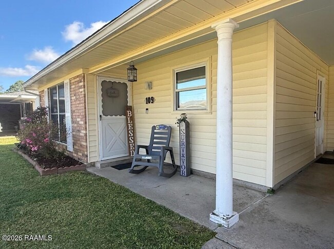 Photo - 109 Yvonne St