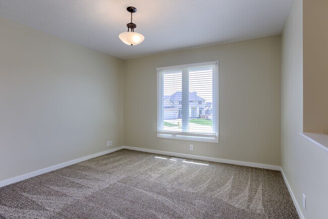 Photo - 3 Bedroom Bellevue Home!!