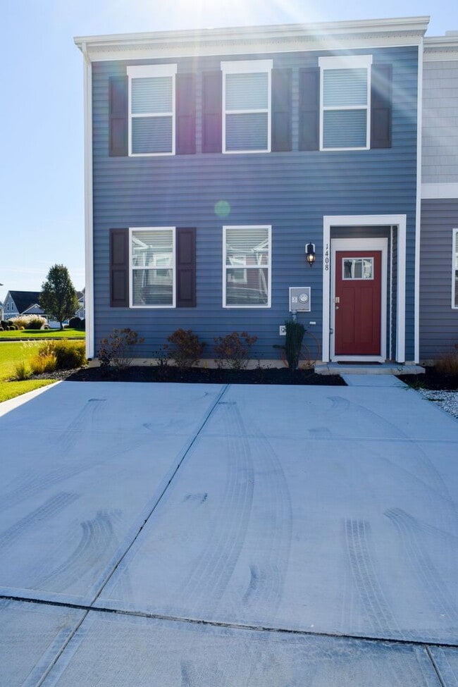 Photo - Stunning NEW Townhouse in Heritage Trace!