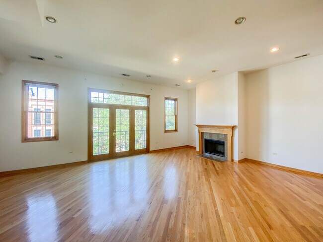 2319 N. Southport