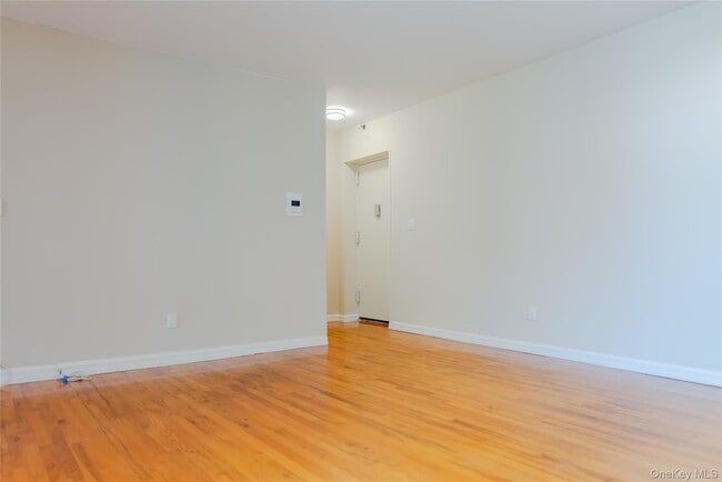 Photo - 25 W Broadway Unit 506