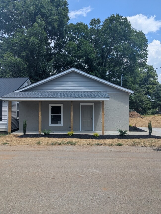Building Photo - 1003 N Jackson St Rental