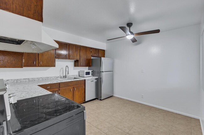 Photo - 2106 S Granada Dr Unit Apt 3
