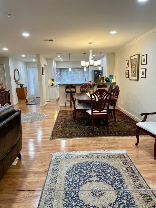 Photo - 203A Locust St SE