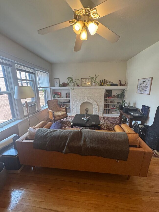 Building Photo - Lovely and Very Large Ravenswood Manor 1 BR Unit 4503-2 Rental