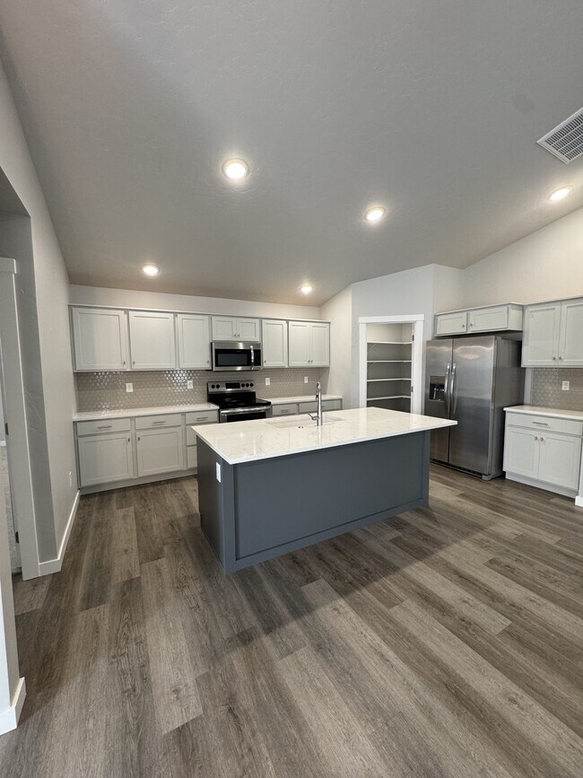 Photo - 17453 N Newell Ave