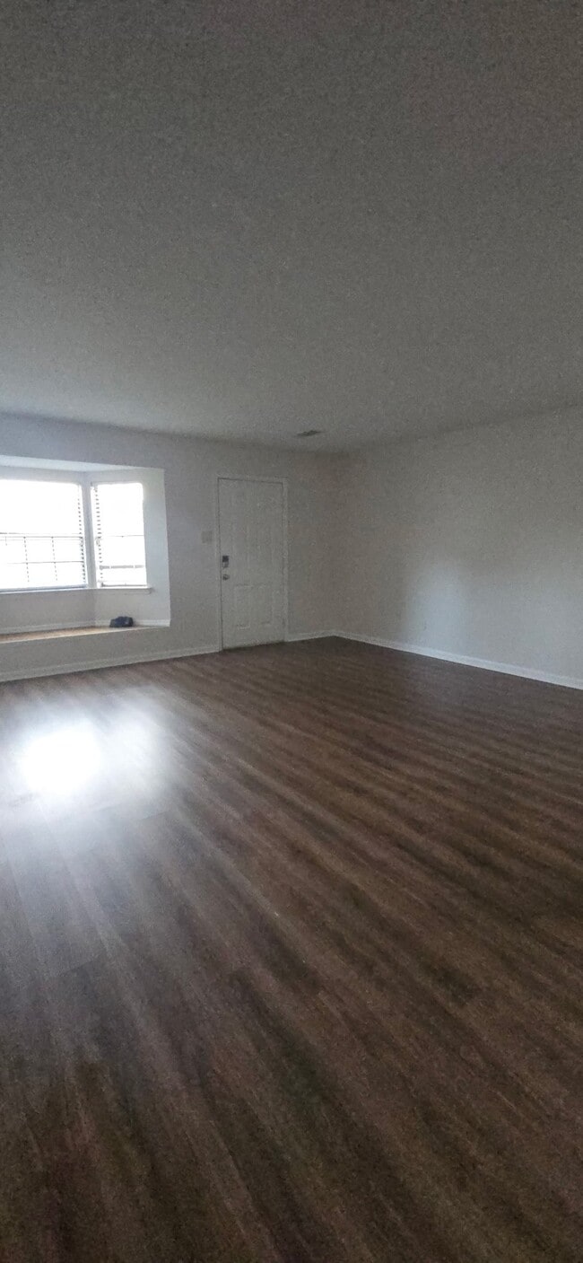 Photo - 427 W 4th St
