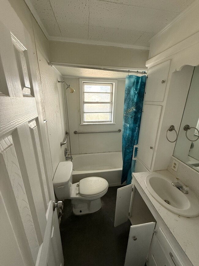 2002 N Mirror St