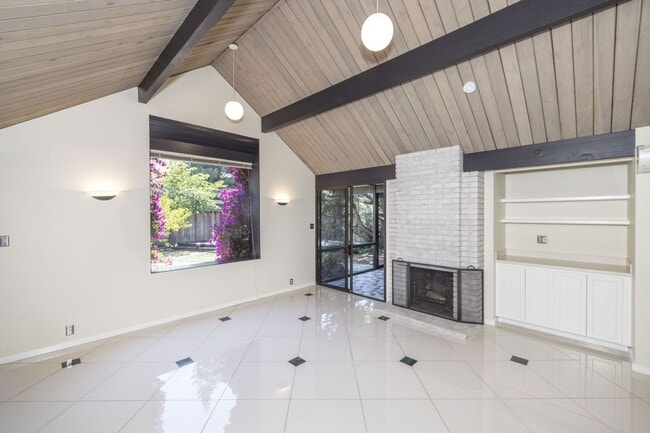 Photo - Charming Eichler in Super Desirable Community Center!