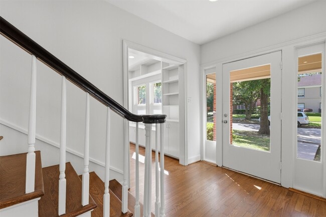 Photo - 2132 Tangley St