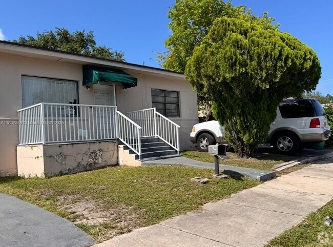 Building Photo - 1829 NW 50th St Rental