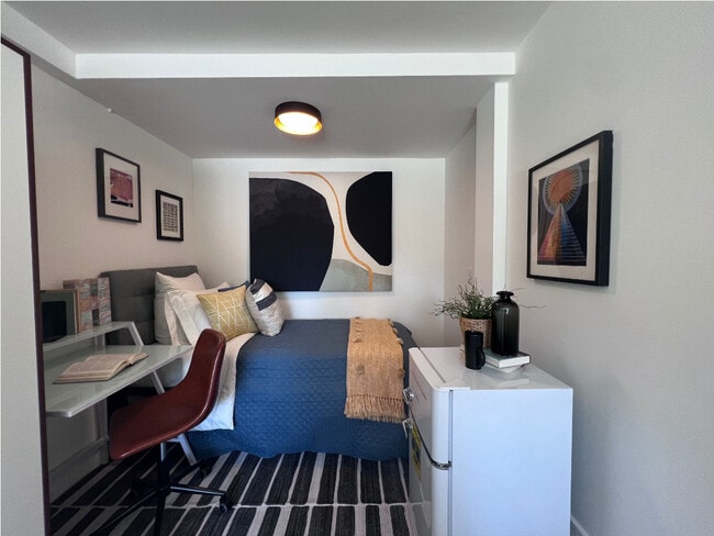 Single - 2701 Durant