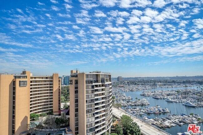 Building Photo - 4316 Marina City Dr Unit Stunning Luxury Condo