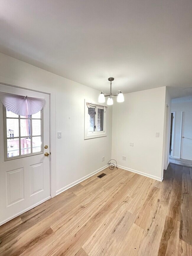 Photo - 8326 Christiana Ave Unidad 1W