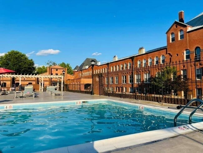 Car Barn Pool - 1479 A St NE Unit 1479 NE