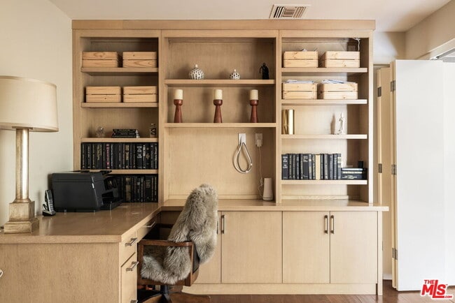 Building Photo - 211 S Spalding Dr Unit 105N