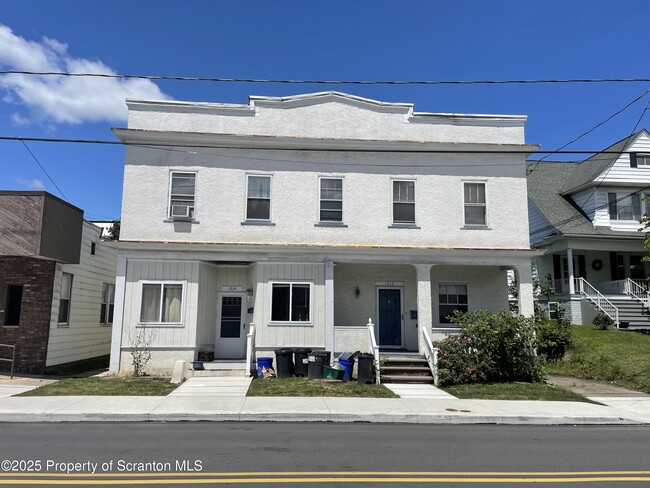 Building Photo - 1312 Main St