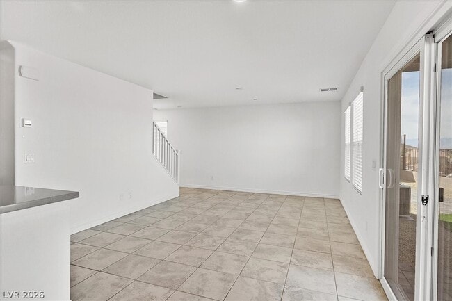 Photo - 352 Rosefinch St