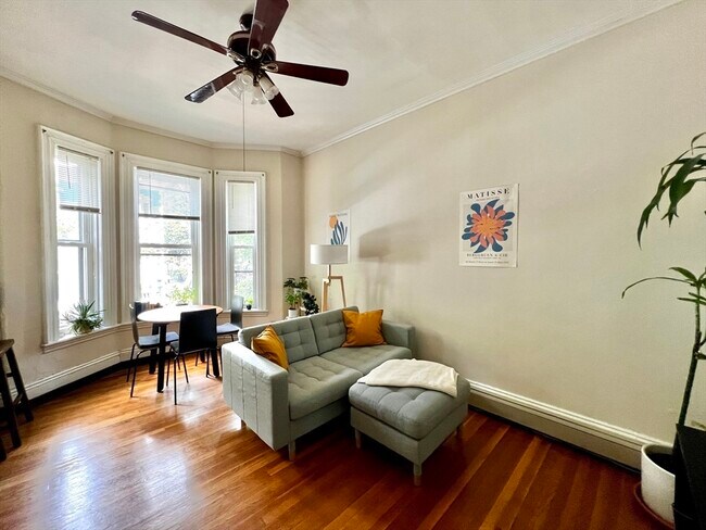 Building Photo - 106 Magazine St Unit 2