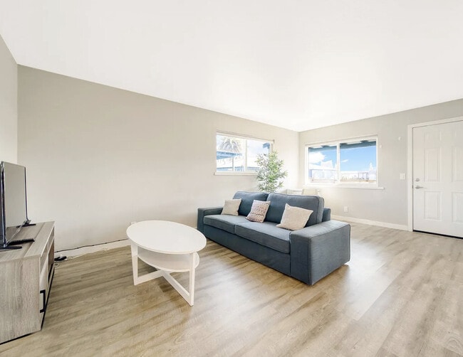 Living Room 1 - 186-192 Selwyn Dr Unit 2