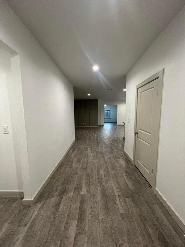 Photo - 10518 Aberdeen Ave