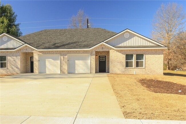 Photo - 655 N Genevieve Ave