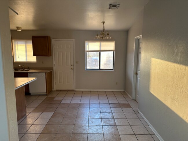 Photo - 1042 W 7th S St