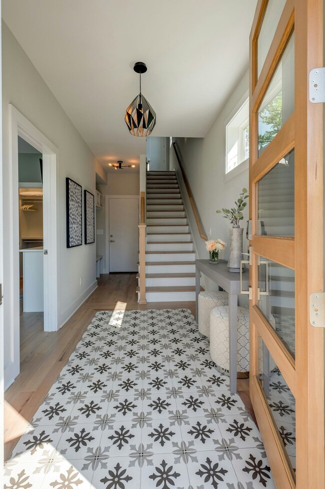 Photo - 102 Marshall Ct