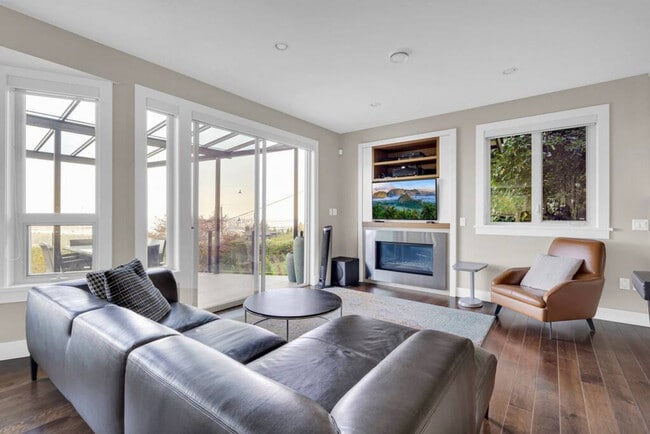 Photo - 494 Craigmohr Dr Unit ID1051804P