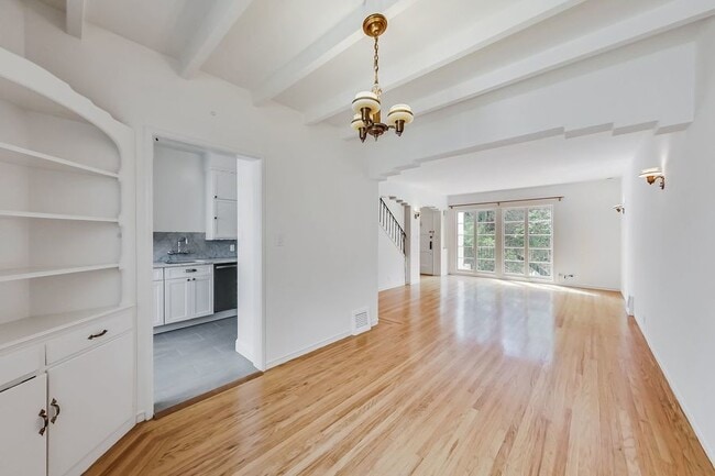 Stunning 2bd/1.5ba Rose Garden Home - Avai... - Stunning 2bd/1.5ba Rose Garden Home - Avai...