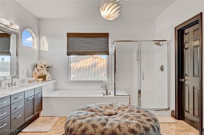 Building Photo - 9593 Los Cotos Ct