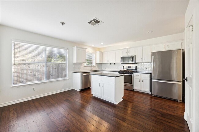 Photo - 15721 Ecorio Dr