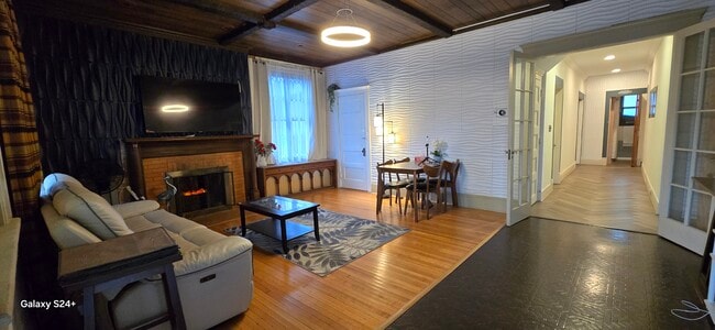 Photo - 1718 Capouse Ave