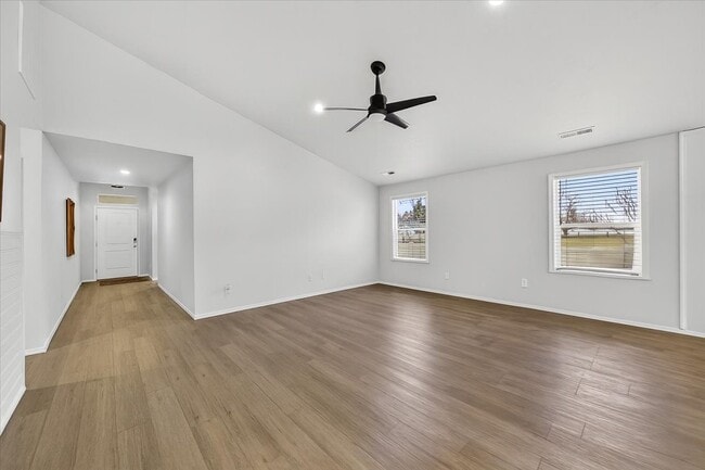 Photo - 878 W Jasper St