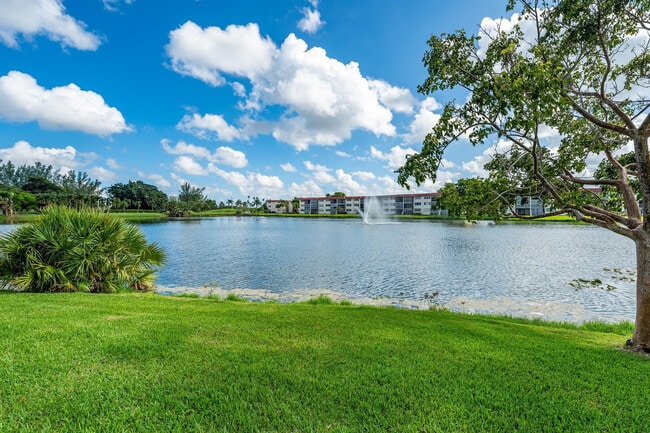 Building Photo - 9500 N Hollybrook Lake Dr Unit 109