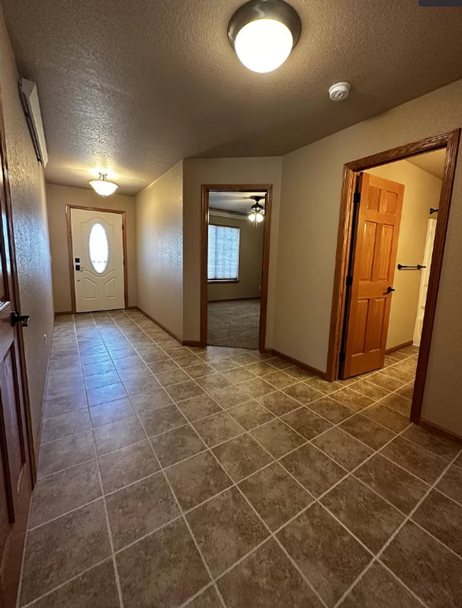 Photo - 405 Sapphire Ln
