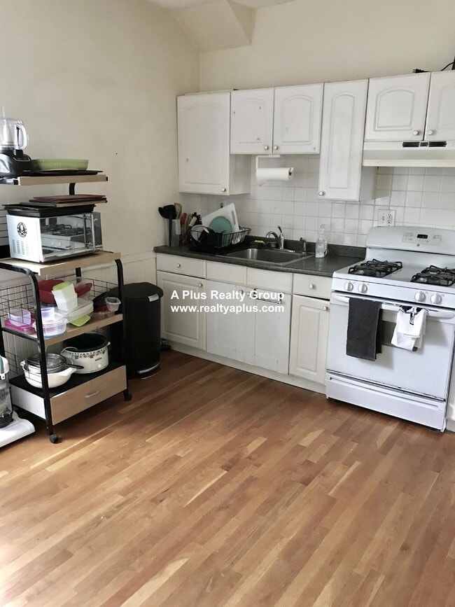 Building Photo - 5 Buckley Ave Unit 2