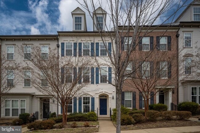 Building Photo - 214 Almond Dr