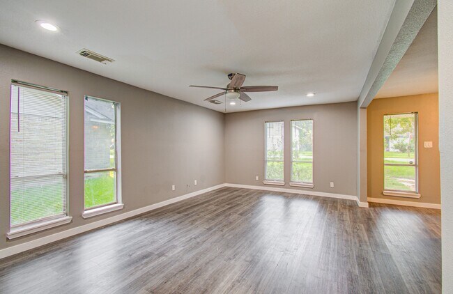Photo - 2554 River Ridge