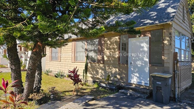 Photo - 8052 Hawthorne St