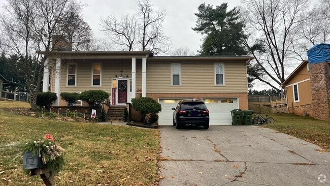 Building Photo - 817 Brentwood Dr Rental
