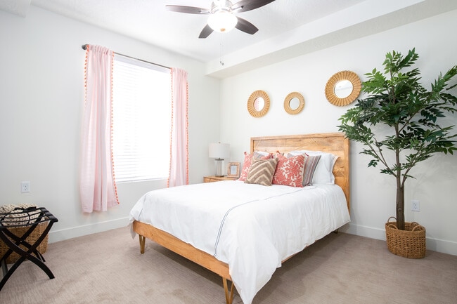 Studio - Ralston Bedroom w/Walk-in Closet