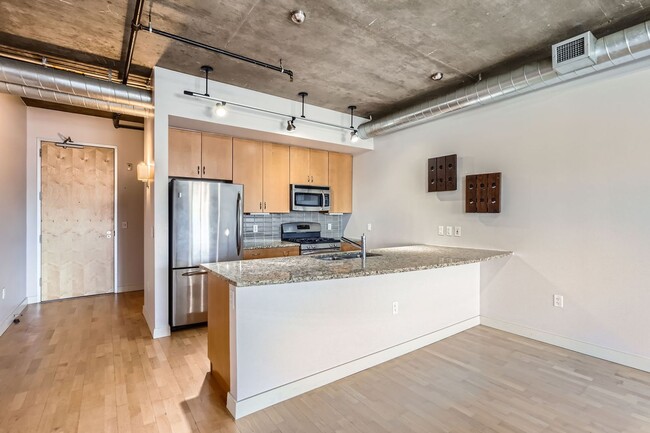 Urban Condo in Downtown Denver - Urban Condo in Downtown Denver