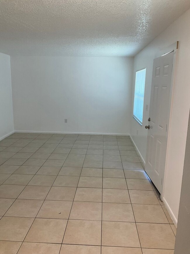Photo - Vero Beach 2 Bedroom 1 Bath Unit 535-04