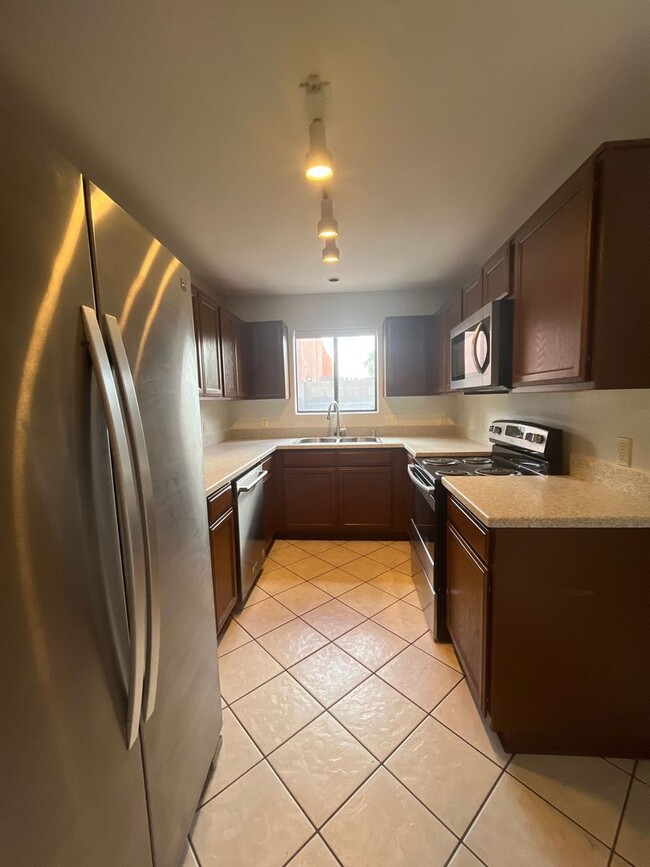 Photo - 3 bedroom 2.5 bath townhome for rent