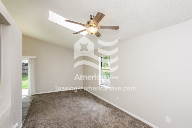 Photo - 225 Auburn Leaf Dr