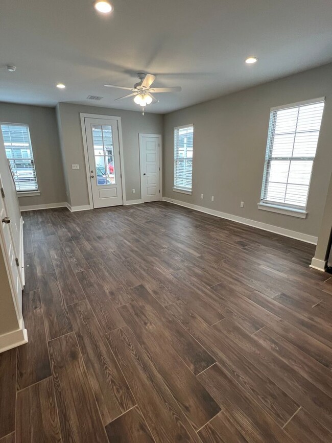 Photo - 3-Bed / 2.5-Bath Beautiful Townhomes