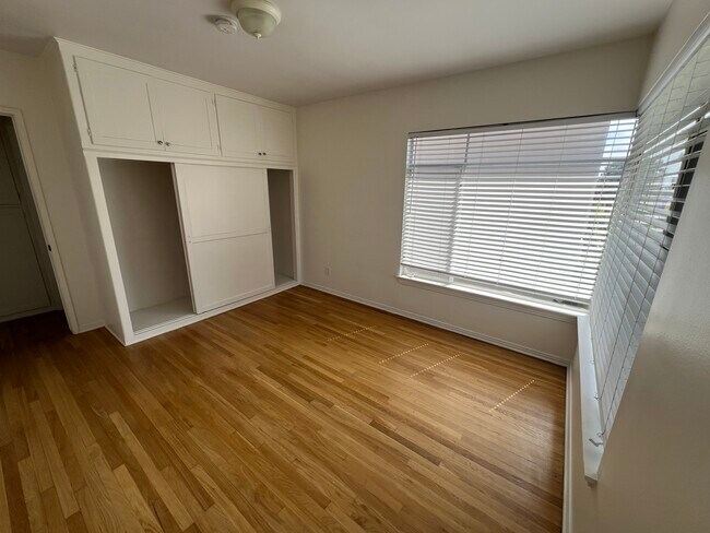 Photo - 1818 Winona Blvd