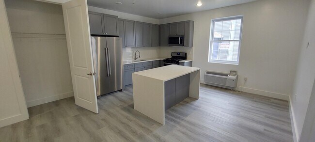 Photo - 273 Oak St Unidad 201